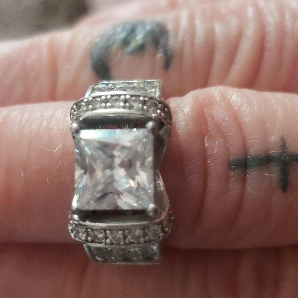 Ring - Picture 5 of 6